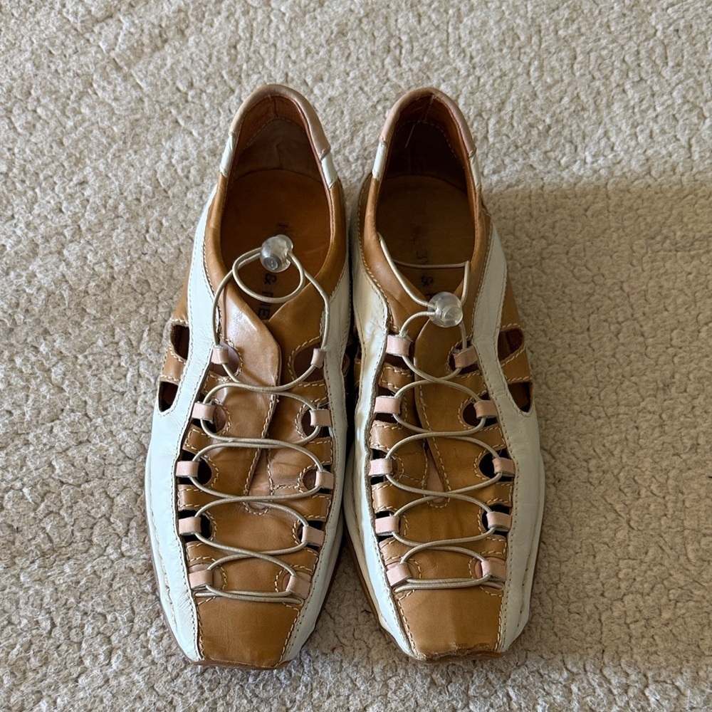 Rody & Pier Funky Tan and White Women's Leather Flats size 39 or 8.5